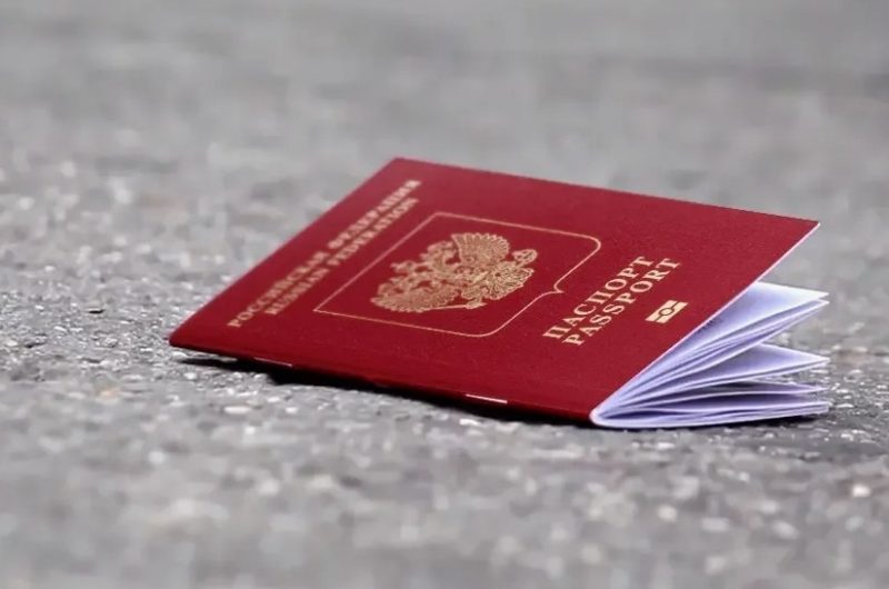 Четверть россиян теряли паспорта за границей